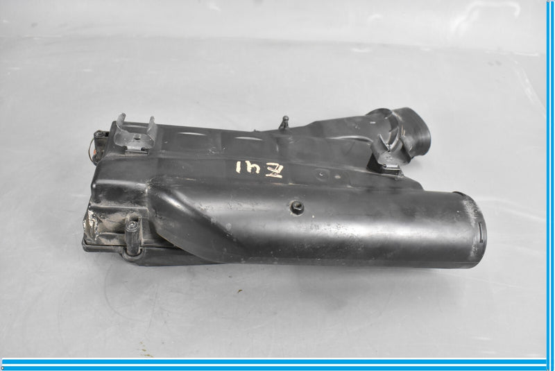 Load image into Gallery viewer, 12-16 Mercedes CLS550 CLS500 Right Passenger Side Air Intake Cleaner Box Oem
