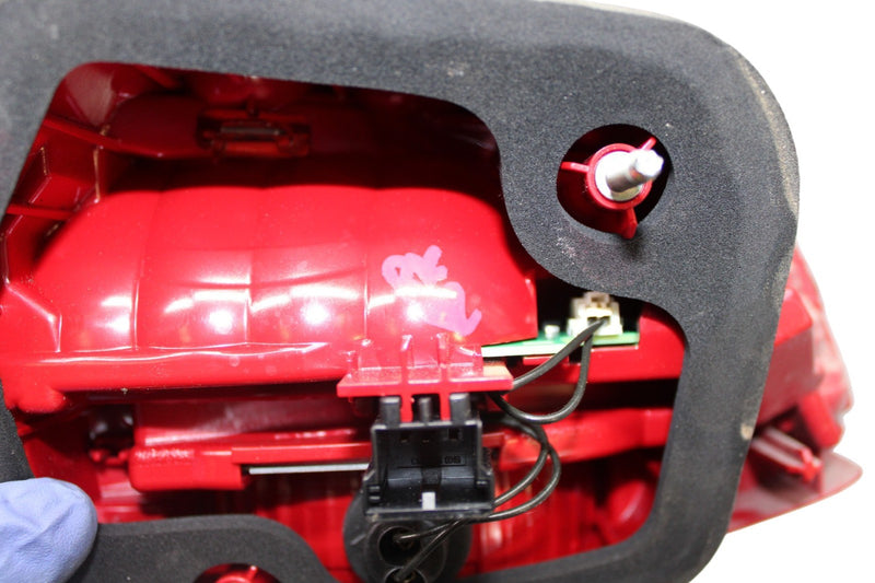 Load image into Gallery viewer, 11-14 Volkswagen Touareg Rear Right Passenger Side Inner Tail Light Lamp Oem
