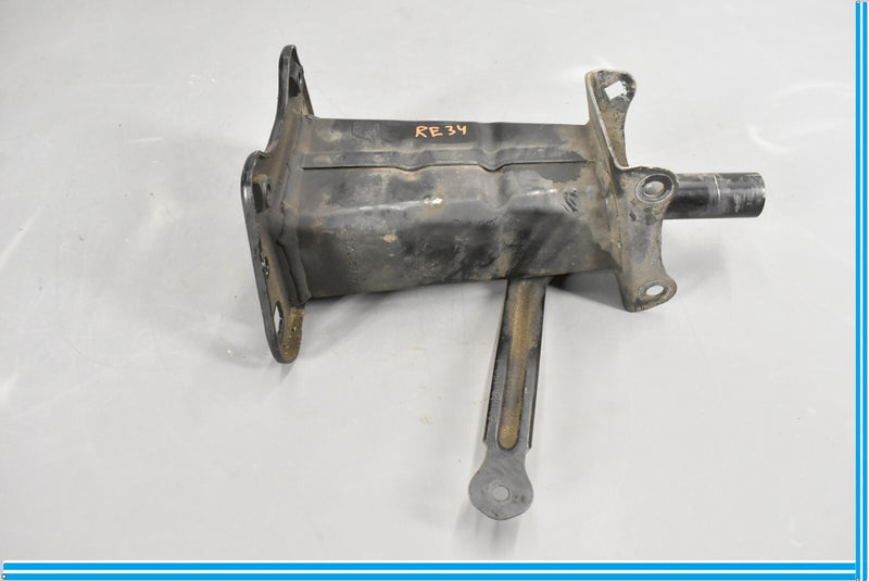 Load image into Gallery viewer, 07-12 Mercedes GL450 Front Right Side Lower Bumper Reinforcement Bracket Oem
