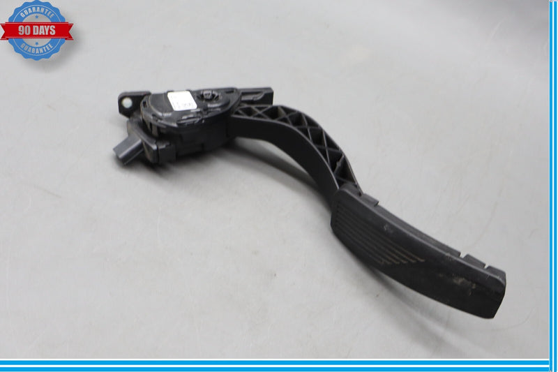 Load image into Gallery viewer, 14-20 Maserati Ghibli Gas Throttle Accelerator Pedal Sensor Black 04861714AD Oem
