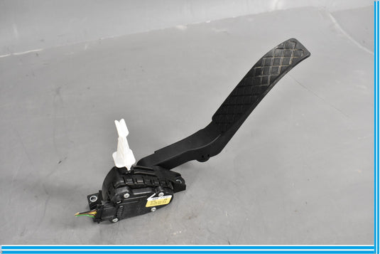 11-18 Volkswagen VW Touareg Front Lower Gas Acceleration Pedal Oem