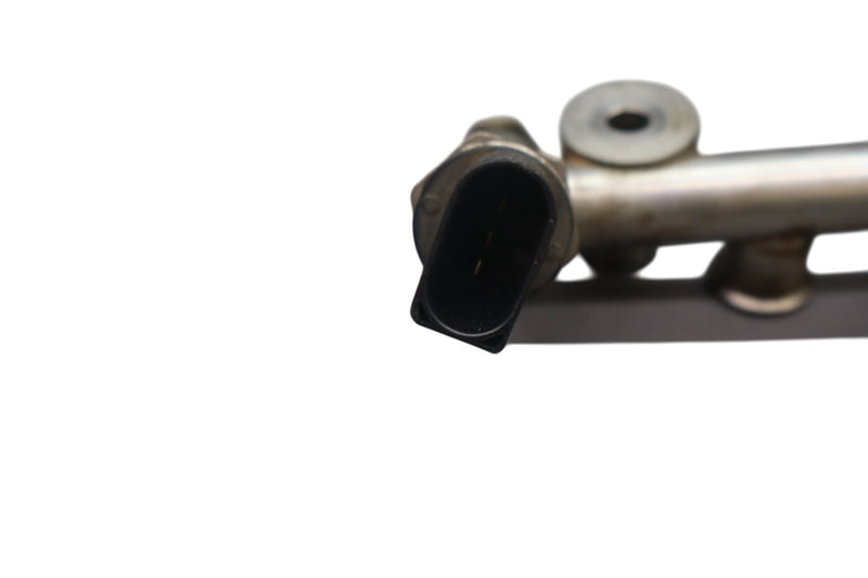 Load image into Gallery viewer, 11-18 Porsche Cayenne 958 Touareg VR6 Lower Fuel Injector Rail Pipe Oem
