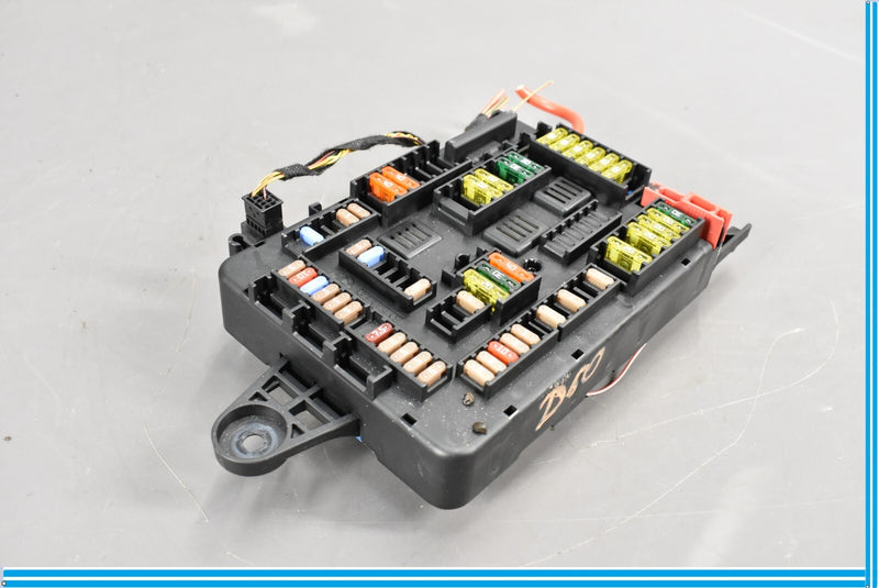 Load image into Gallery viewer, 12-18 BMW 320i 328i F30 Fuse Box Relay Computer Control Module ECU Oem
