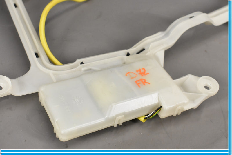 Load image into Gallery viewer, 00-06 Mercedes S500 S600 S550 Front Right Passenger Keyless Go Entry Antenna Oem
