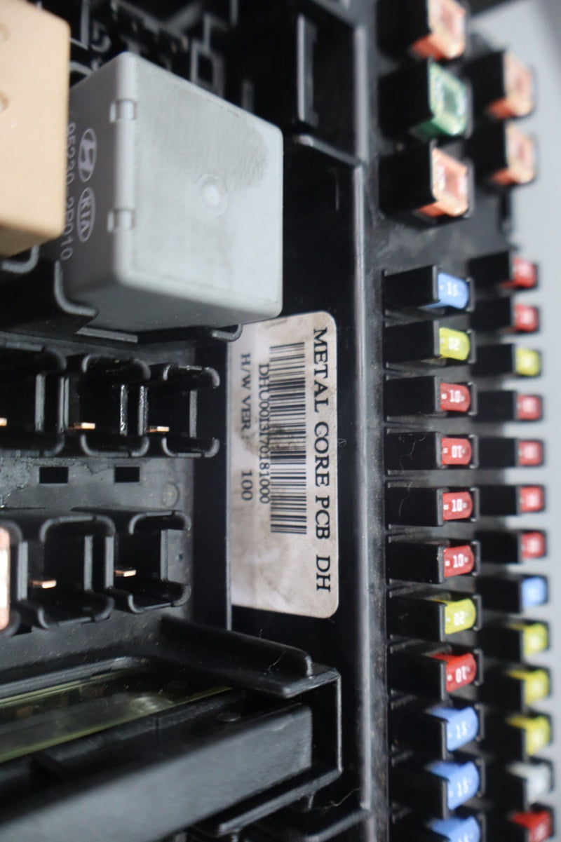 Load image into Gallery viewer, 15-20 Hyundai Genesis G80 Fuse Box Junction Relay Control Module 91204-B1895 Oem
