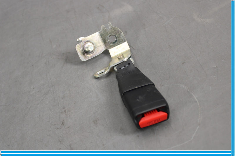Load image into Gallery viewer, 07-12 Lexus LS460 Rear Left Driver Side Center Seat Belt Buckle 1046971 Oem
