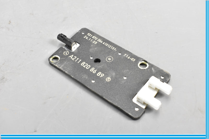 Load image into Gallery viewer, 03-11 Mercedes CLS550 E350 SLK350 Antenna Radio Amplifier Booster Module Oem
