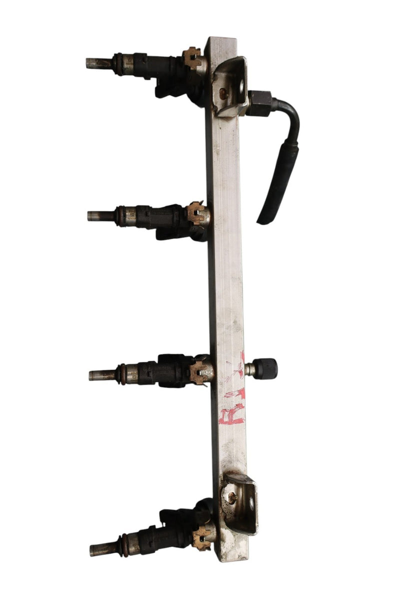 Load image into Gallery viewer, 03-19 Maserati Quattroporte M139 Right Side Fuel Injector Rail With Injector Oem
