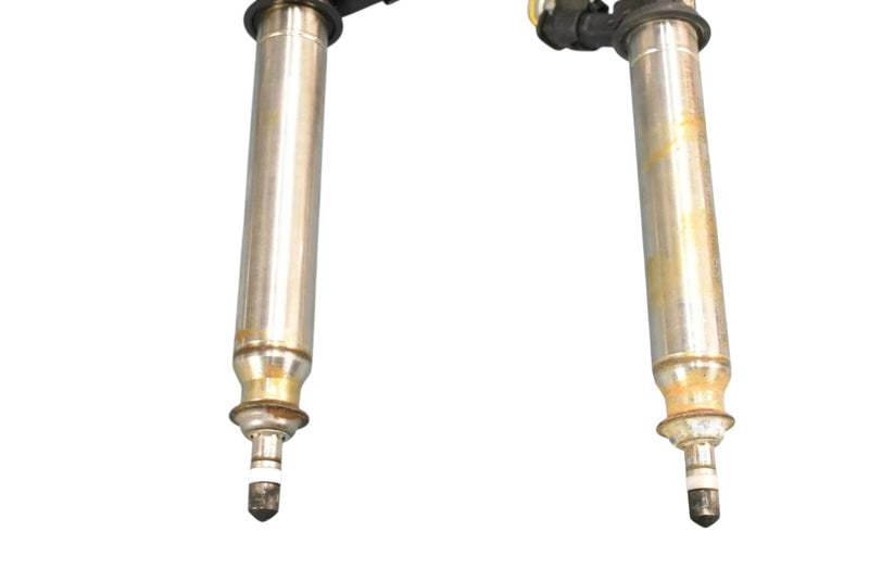 Load image into Gallery viewer, 12-16 Mercedes W207 E350 Right Side Fuel Injection Rail Line w/ Injectors OEM
