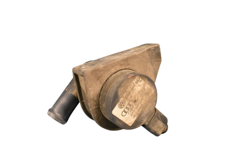 Load image into Gallery viewer, 03-18 Bentley Continental GT GTC Turbocharger Water Coolant Pump 3W0965561 Oem
