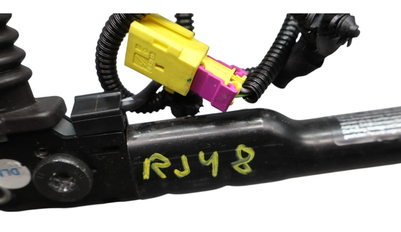 Load image into Gallery viewer, 11-13 Hyundai Equus Front Right Passenger Side Seat Belt Pre-Tensioner Oem
