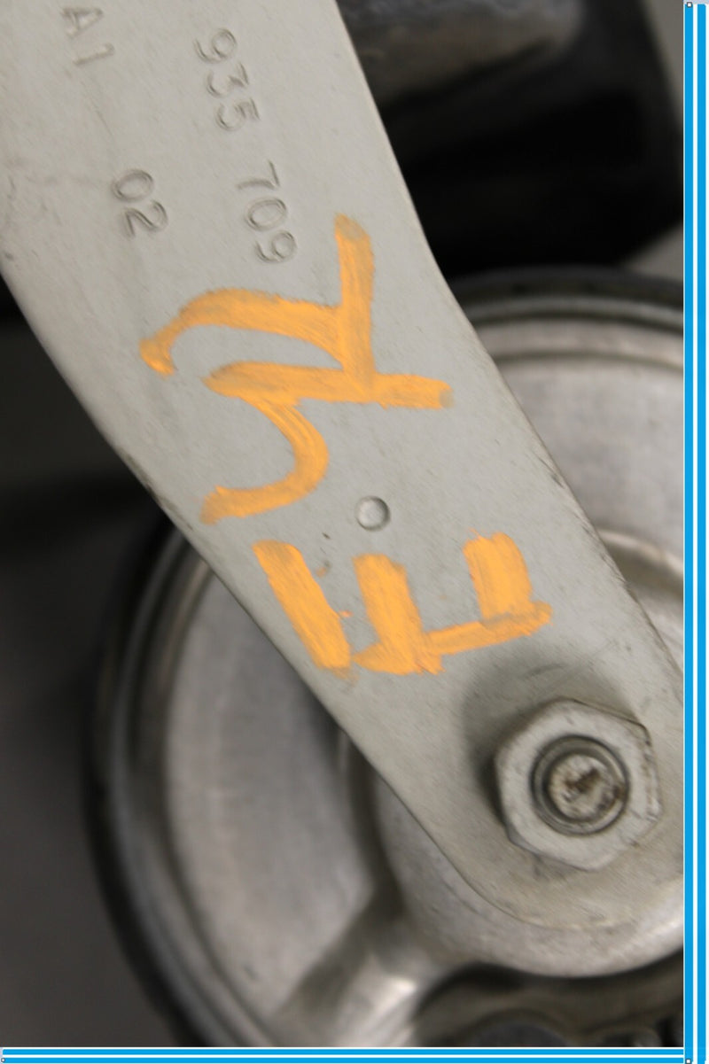Load image into Gallery viewer, 04-10 BMW 645Ci 650i Low &amp; High Pitch Horn Set W/Bracket 6935709 Oem
