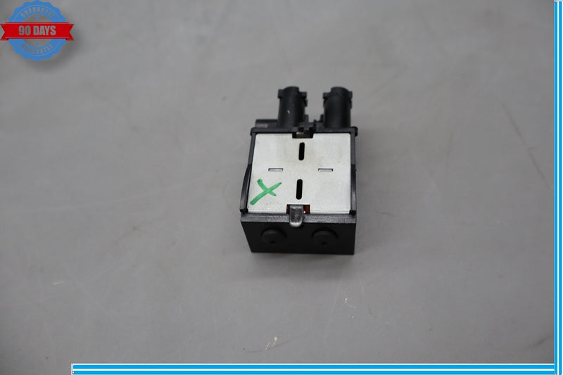 Load image into Gallery viewer, 10-12 Land Rover Range Rover Front Seat Lumbar Support Air Pump Oem
