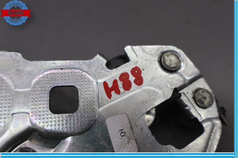 Load image into Gallery viewer, 12-18 Mercedes W218 CLS400 CLS550 Rear Trunk Lid Striker 2127500060 Oem
