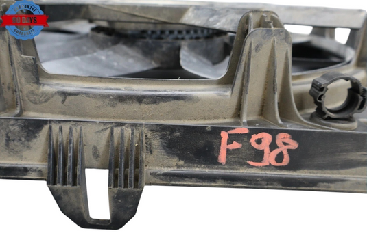 11-17 Volkswagen VW Touareg Radiator Cooling Fan Shroud And Motor 7P0121207A Oem