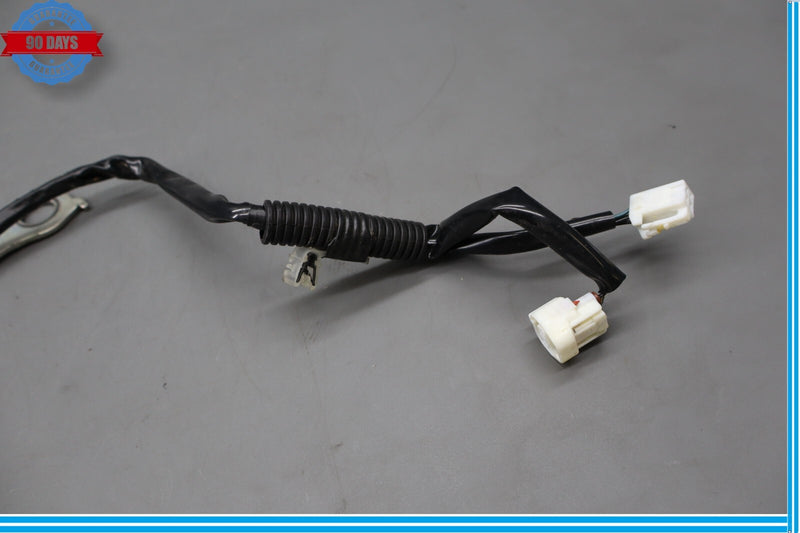 Load image into Gallery viewer, 07-12 Lexus LS460 LS460L Front Right Passenger Side Seat Belt Buckle Oem
