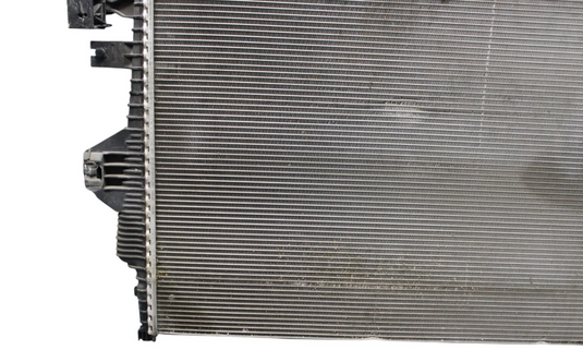 11-17 Volkswagen Touareg Engine Cooling Radiator Assembly Black 7P0121253A Oem