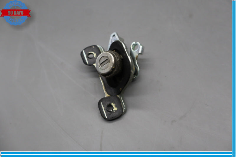 Load image into Gallery viewer, 15-19 Hyundai Genesis G80 Rear Trunk Release Key Cylinder Lock Oem
