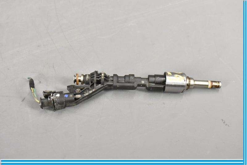 Load image into Gallery viewer, 10-19 Jaguar XJ XJL Range Rover Fuel Injector Only 1 Oem
