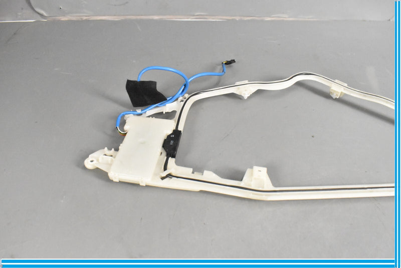 Load image into Gallery viewer, 00-06 Mercedes S500 S55 AMG W220 Rear Right Keyless Go Entry Antenna Oem
