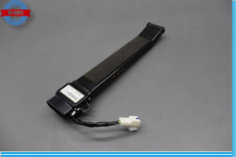 Load image into Gallery viewer, 15-16 Hyundai Genesis Front Right Passenger Seat Belt Blower W/ Insert Oem
