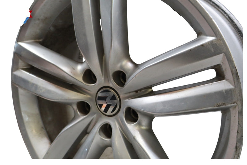 Load image into Gallery viewer, 11-16 Volkswagen VW Touareg 20" 9x20H2 Factory Allow Wheel Rim 7P6601025E Oem
