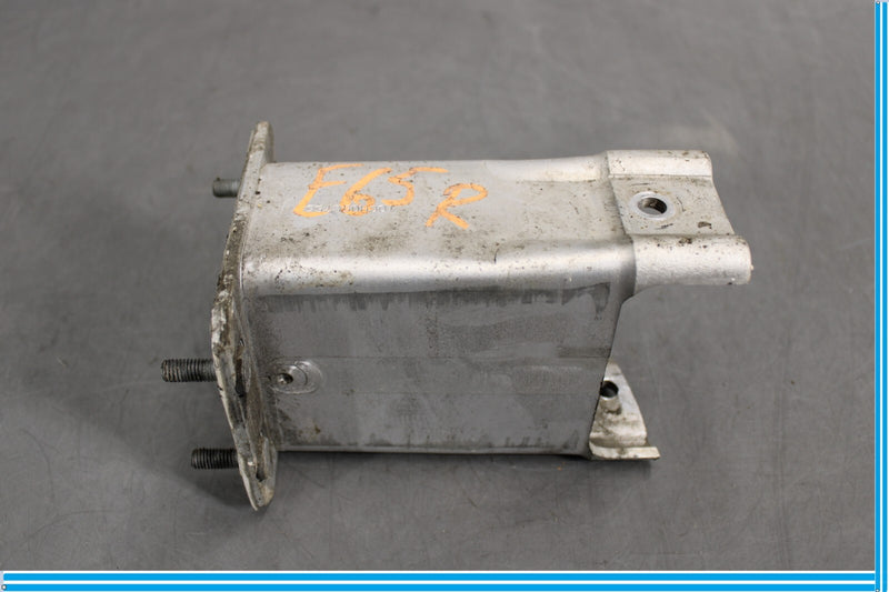 Load image into Gallery viewer, 03-08 Mercedes R230 SL500 SL550 Front Right Bumper Reinforcement Bracket Oem
