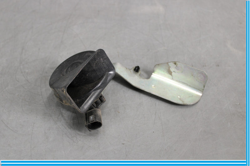 Load image into Gallery viewer, 10-16 Mercedes E350 Coupe Right Side High Tone Pitch Horn Signal W/ Bracket Oem
