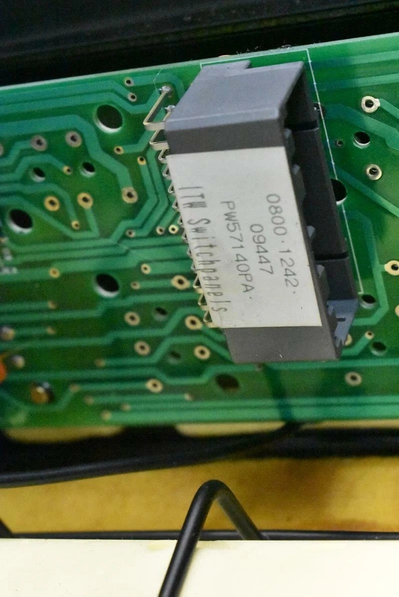 Load image into Gallery viewer, 2003 Bentley Arnage Rear Seat Center Console Arm Rest Switch Leather OEM
