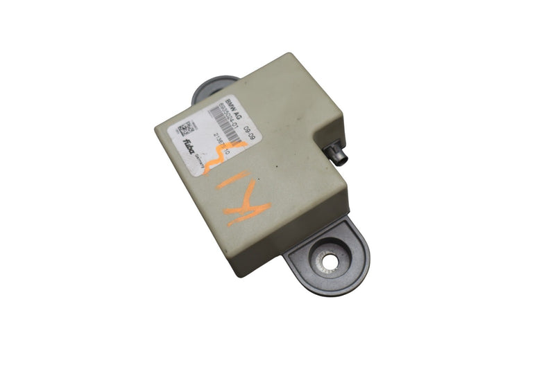 Load image into Gallery viewer, 08-18 BMW 528i 535i F10 Rear Antenna Backup Control Module Unit 6935024 Oem
