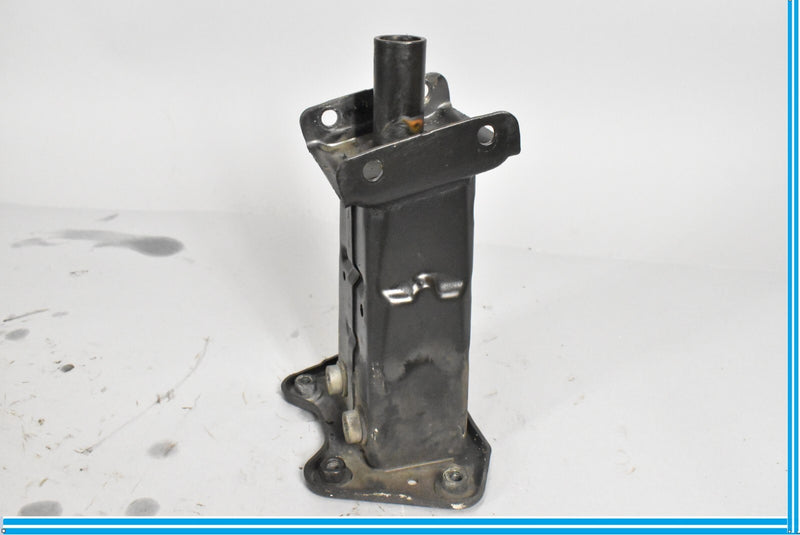 Load image into Gallery viewer, 07-14 Mercedes CL550 CL600 W216 Front Right Bumper Reinforcement Bracket Oem
