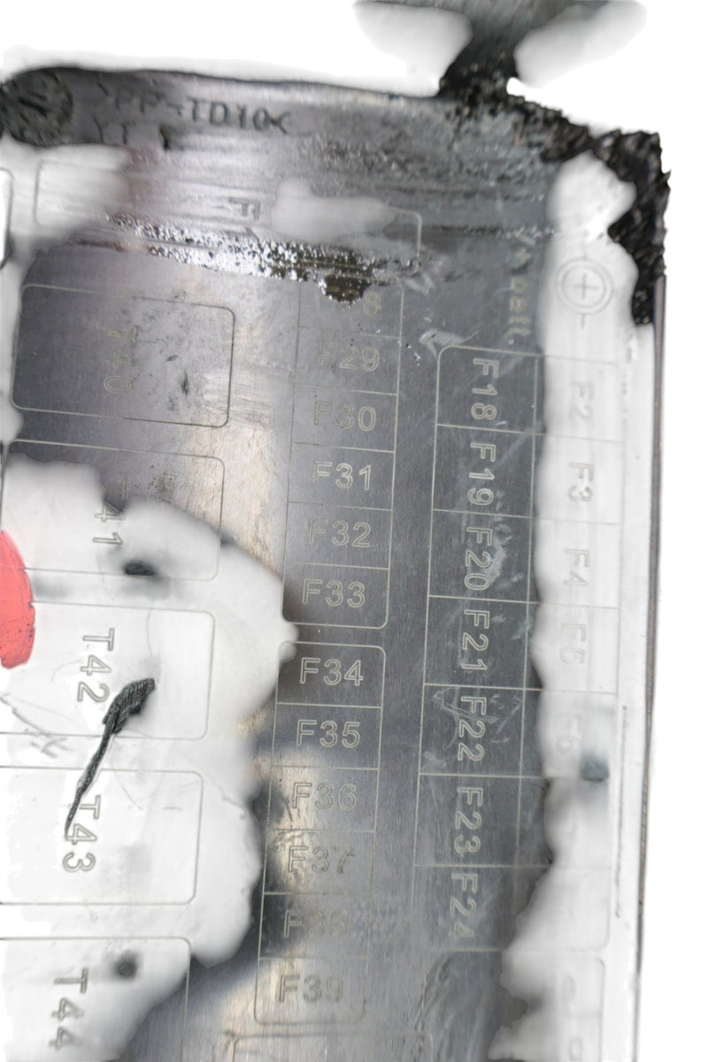 Load image into Gallery viewer, 14-19 Maserati Ghibli S 3.0L V6 Front Fuse Relay Box Cover Trim Lid Oem
