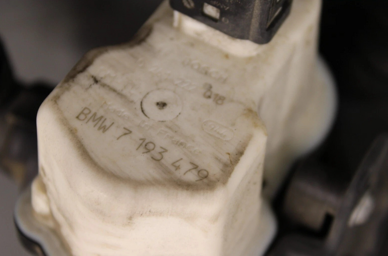 Load image into Gallery viewer, 04-10 BMW 645Ci 650i Fuel Charcoal EVAP Canister Emission Gas Vapor Pump Oem

