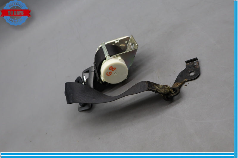 Load image into Gallery viewer, 10-16 Mercedes E350 CLS550 Rear Center Seat Belt Retractor Black Oem
