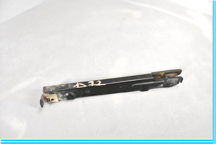 00-06 Mercedes S500 S600 W220 Front Right Passenger Seat Fender Bracket Oem