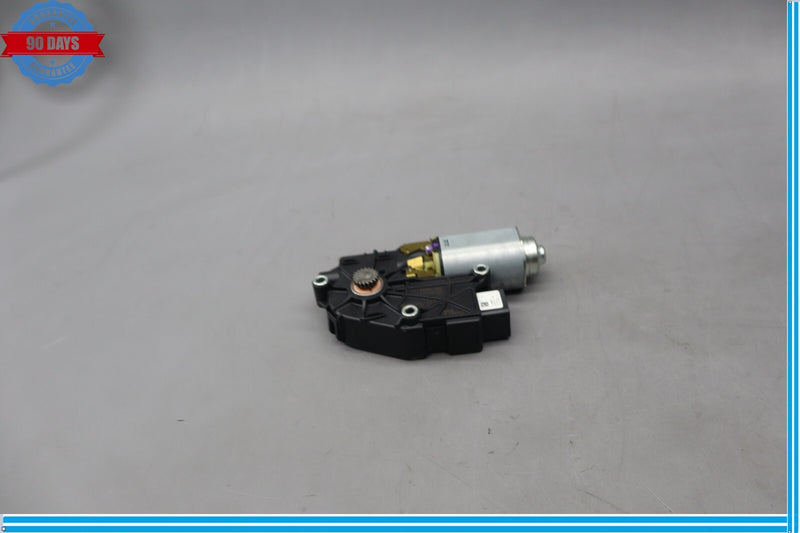 Load image into Gallery viewer, 14-17 Maserati Ghibli S Sunroof Sun Roof Motor Regulator 673000063 Oem
