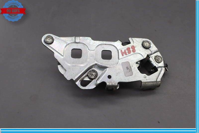 Load image into Gallery viewer, 12-18 Mercedes W218 CLS400 CLS550 Rear Trunk Lid Striker 2127500060 Oem
