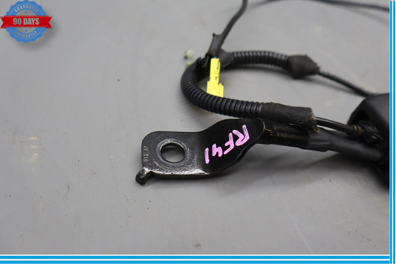 Load image into Gallery viewer, 12-19 Mercedes X166 GL450 GL550 Front Right Side Seat Belt Buckle Black Oem
