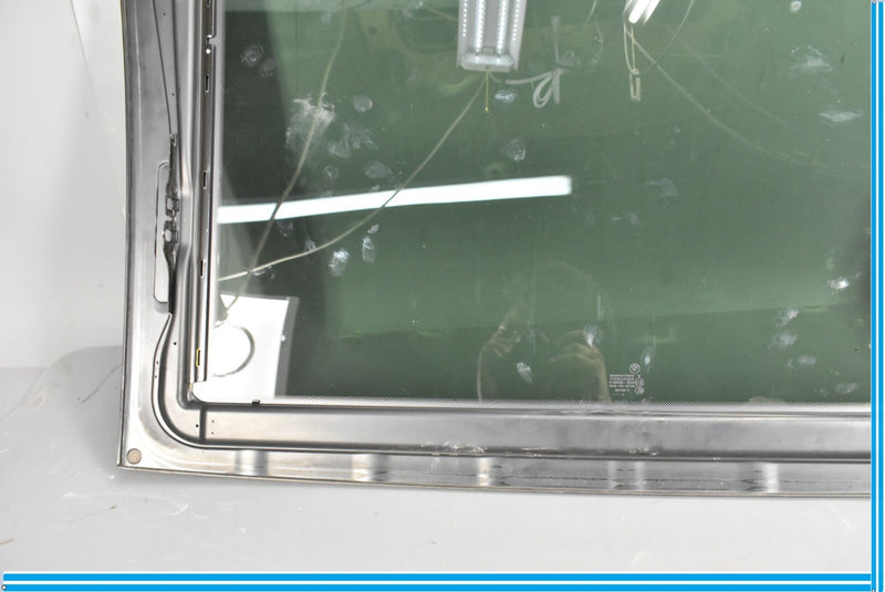 Load image into Gallery viewer, 12-18 BMW 650i 640i F06 Sunroof Moonroof Glass Window Roof Cover Oem
