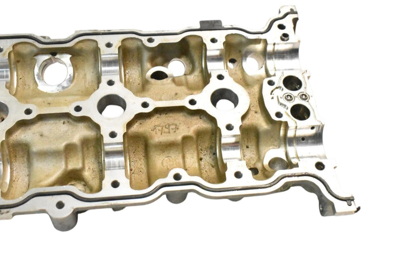Load image into Gallery viewer, 14-20 Maserati Quattroporte GTS 3.8L V8 Engine Right Cylinder Head Cover Oem
