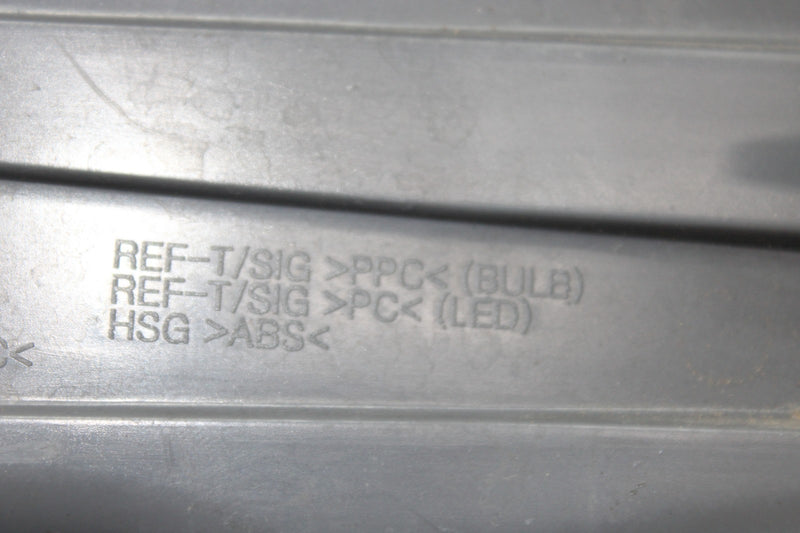 Load image into Gallery viewer, 15-17 Hyundai Genesis G80 Rear Right Side Outer Tail Light Lamp Assembly Oem
