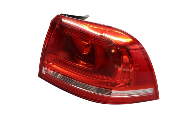 Load image into Gallery viewer, 11-14 Volkswagen VW Touareg Right Side Outer Tail Light Lamp 7P6945096E Oem
