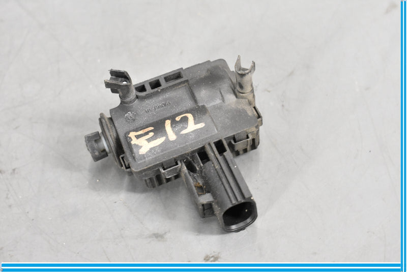 Load image into Gallery viewer, 10-18 Jaguar XJ XJL Fuel Door Lid Lock Latch Actuator Motor Oem
