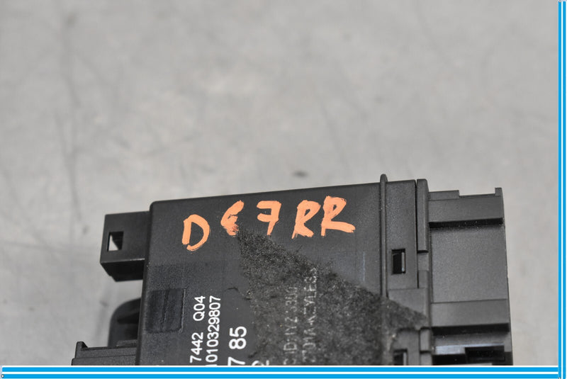 Load image into Gallery viewer, 06-11 Mercedes CLS550 W219 Rear Right  Door Keyless Go Control Module Oem
