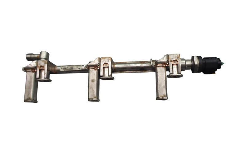 Load image into Gallery viewer, 13-21 Jaguar X152 F-Type XE XF 3.0L Right Side Engine Fuel Injection Rail Oem

