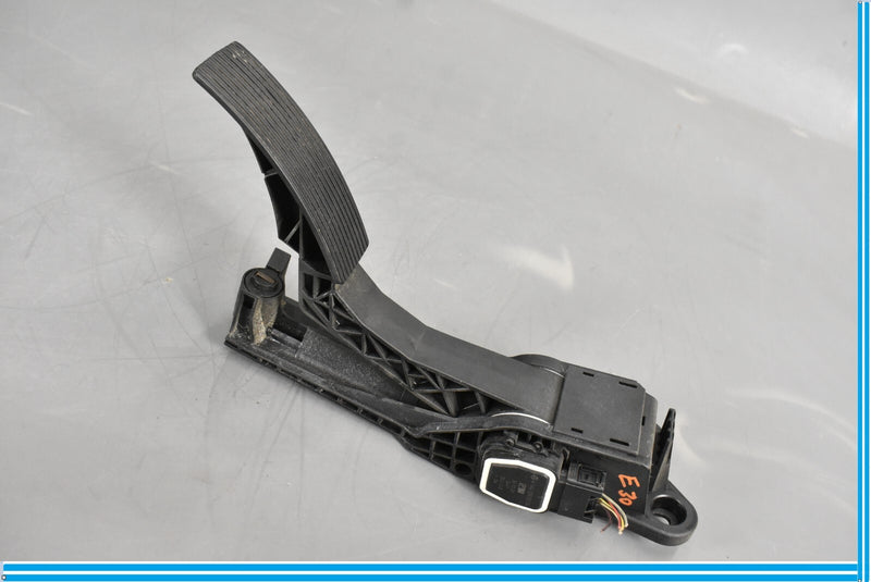 Load image into Gallery viewer, 06-12 Mercedes W164 GL550 GL450 Front Gas Throttle Pedal Accelerator Oem
