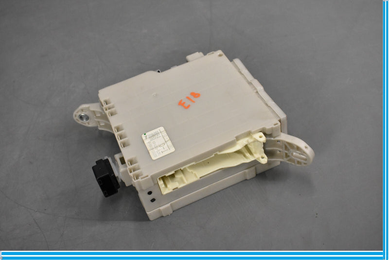 Load image into Gallery viewer, 07-09 Lexus LS460 Front Right Passenger Side Lower Fuse Box Junction Block Oem
