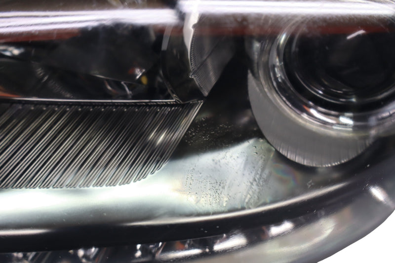 Load image into Gallery viewer, 11-13 Hyundai Equus Front Left Driver Xenon HID Headlight Lamp 92101-3N000 Oem

