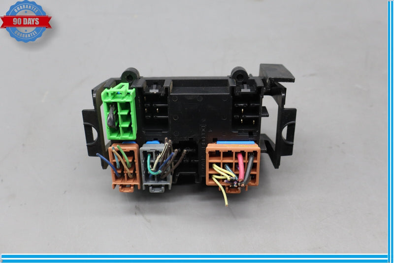 Load image into Gallery viewer, 05-07 Hummer H2 Dashboard Fuse Box Relay Oem
