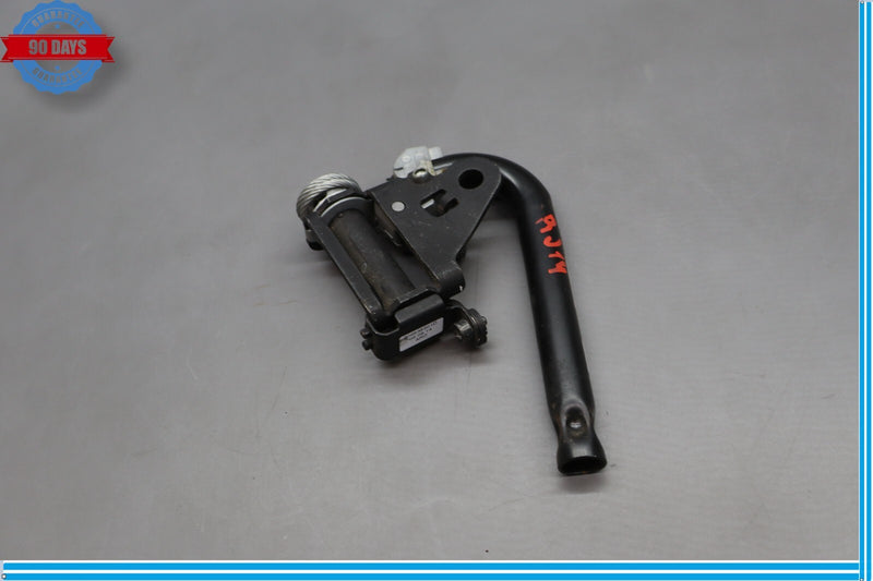 Load image into Gallery viewer, 12-19 Mercedes GL450 GL550 Front Right Seatbelt Retractor Anchor Fitting Oem
